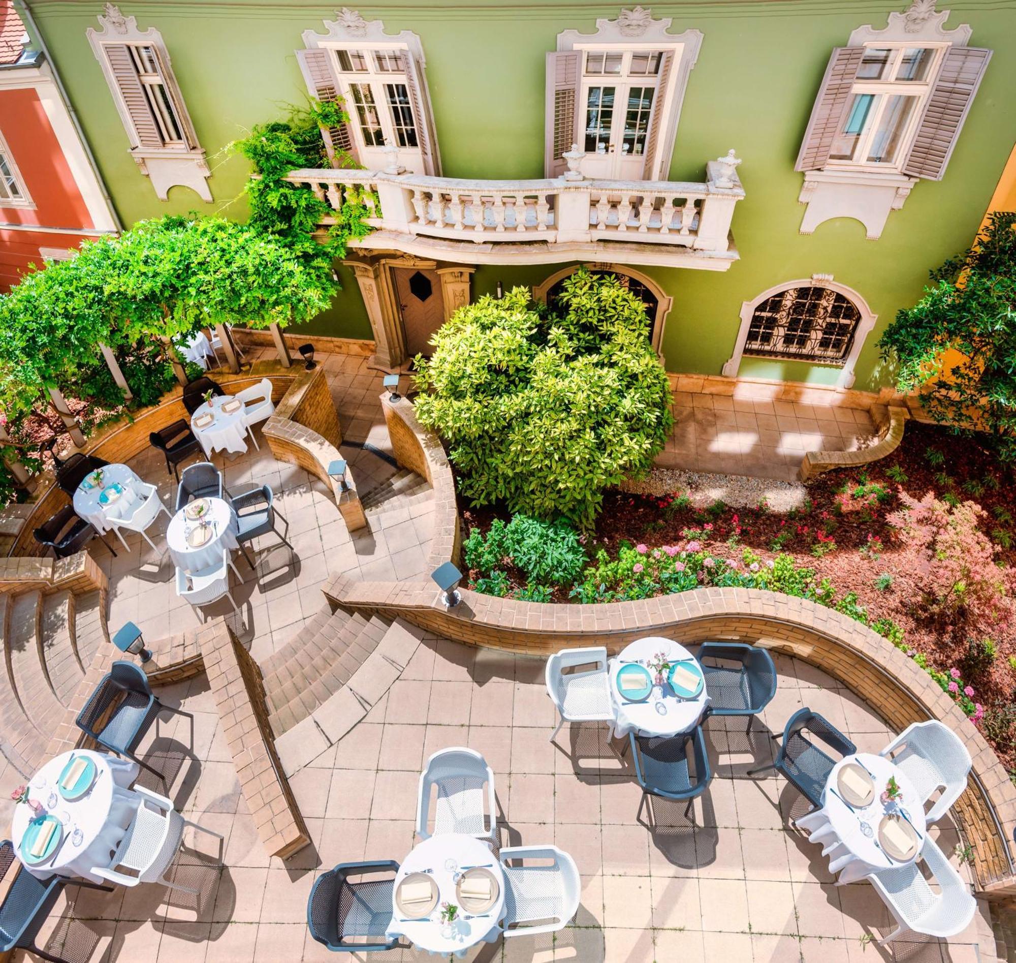 Park Plaza 4*