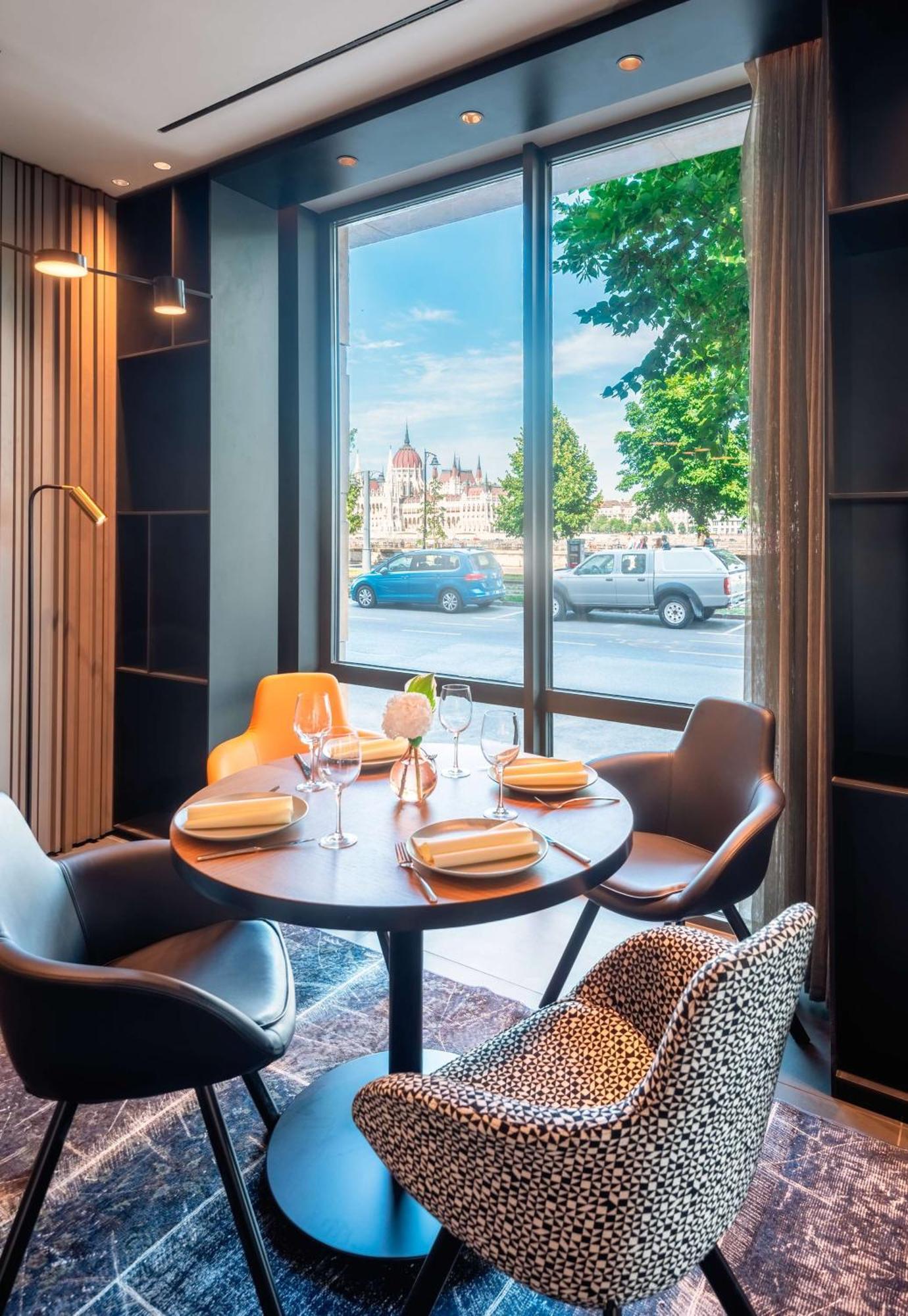 Szálloda Park Plaza 4*