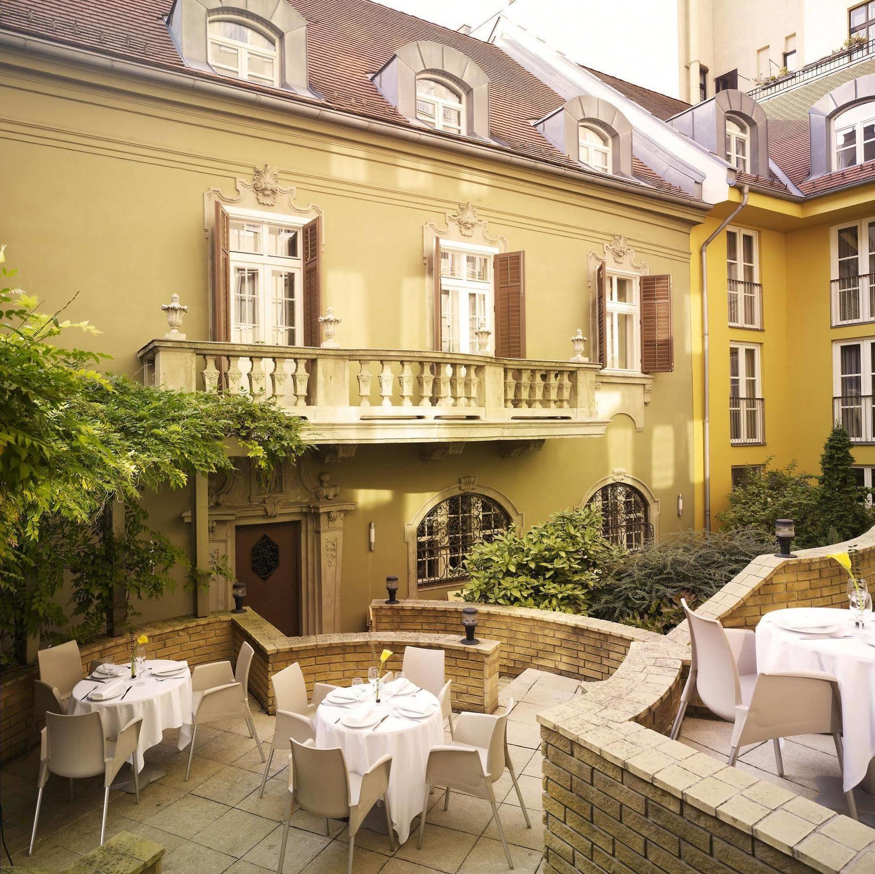 Szálloda Park Plaza 4*